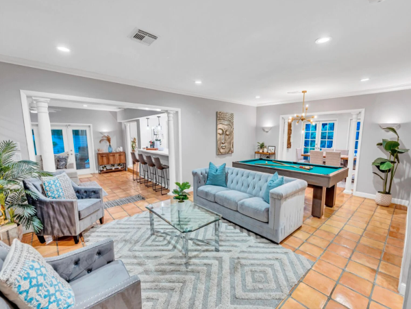 Luxurious Coral Ridge Residence with Heated Pool - Ideal Family Getaway